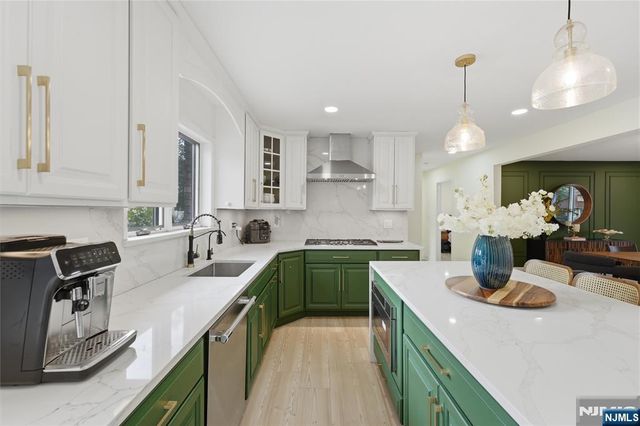 26 Madison Avenue, Hasbrouck Heights, NJ 07604