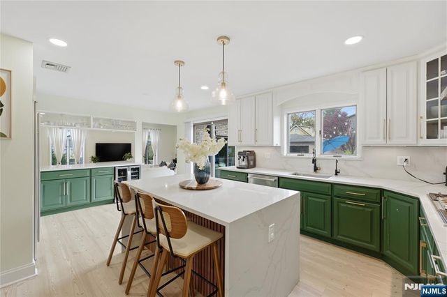 26 Madison Avenue, Hasbrouck Heights, NJ 07604