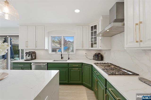 26 Madison Avenue, Hasbrouck Heights, NJ 07604
