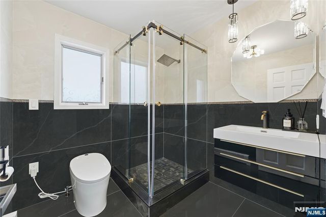 26 Madison Avenue, Hasbrouck Heights, NJ 07604