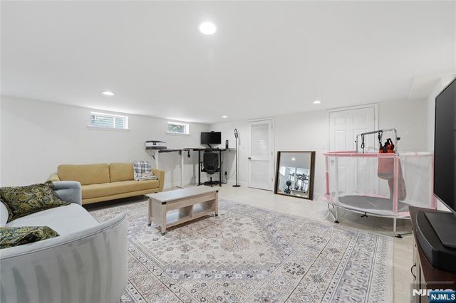 26 Madison Avenue, Hasbrouck Heights, NJ 07604