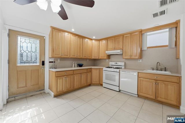 26 Madison Avenue, Hasbrouck Heights, NJ 07604