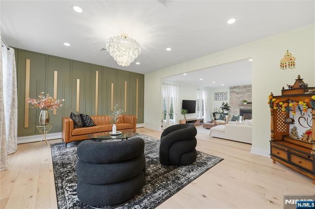 26 Madison Avenue, Hasbrouck Heights, NJ 07604