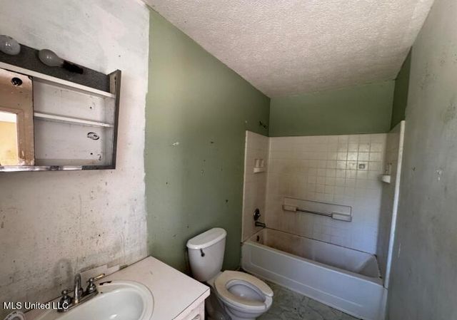 122 Hull Drive, Magee, MS 39111