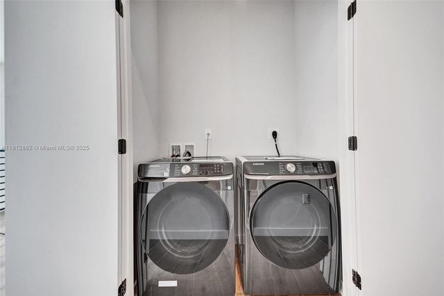 515 NE 61st St, Miami, FL 33137