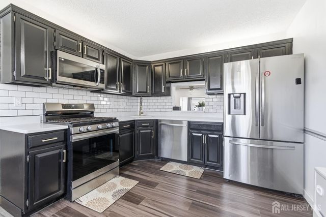 1 Dartmouth Way, North Brunswick, NJ 08902