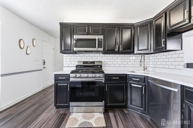 1 Dartmouth Way, North Brunswick, NJ 08902