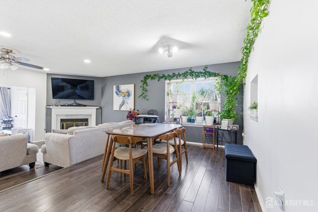 1 Dartmouth Way, North Brunswick, NJ 08902