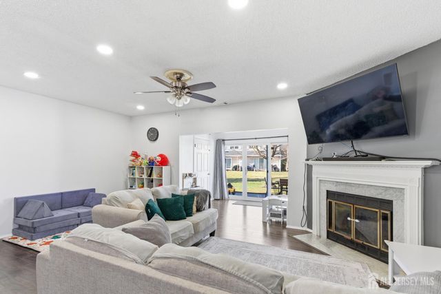 1 Dartmouth Way, North Brunswick, NJ 08902