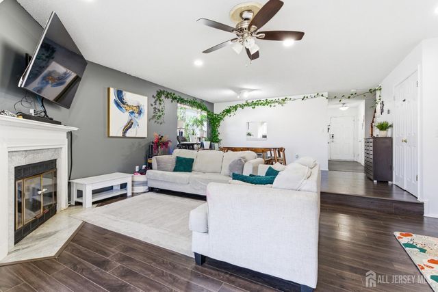 1 Dartmouth Way, North Brunswick, NJ 08902