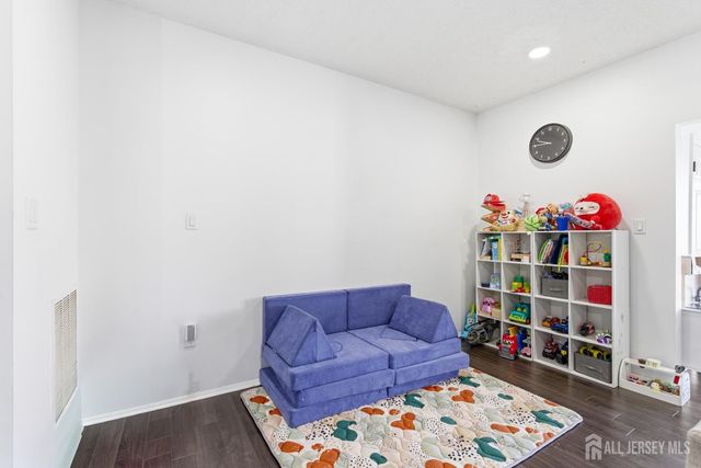 1 Dartmouth Way, North Brunswick, NJ 08902