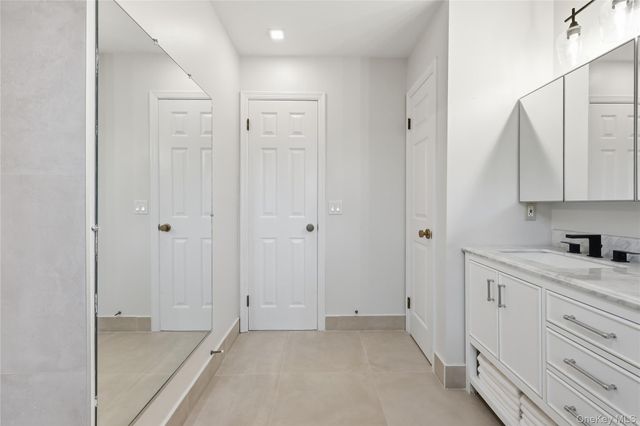 3 Larissa Court, Airmont, NY 10952