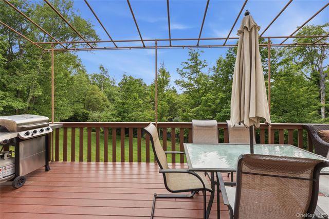 3 Larissa Court, Airmont, NY 10952