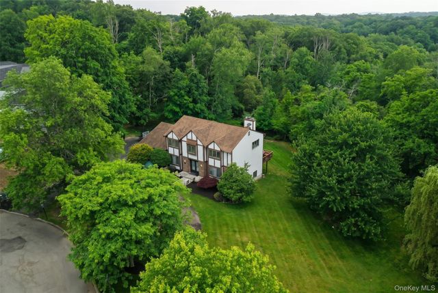 3 Larissa Court, Airmont, NY 10952