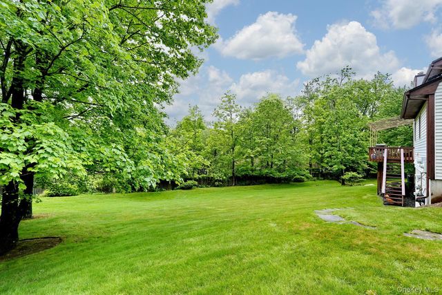 3 Larissa Court, Airmont, NY 10952