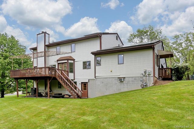3 Larissa Court, Airmont, NY 10952