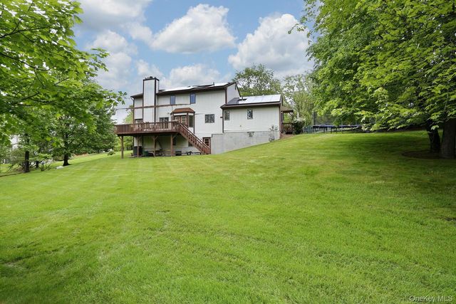 3 Larissa Court, Airmont, NY 10952