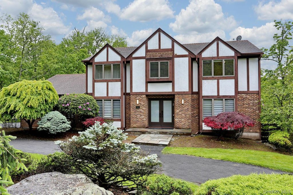 3 Larissa Court, Airmont, NY 10952