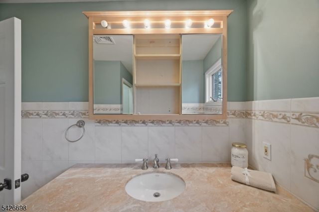 30 Eatontown Rd, West Milford Twp., NJ 07421