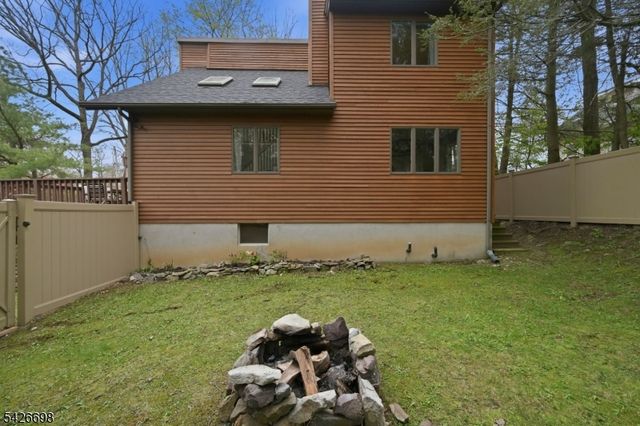 30 Eatontown Rd, West Milford Twp., NJ 07421
