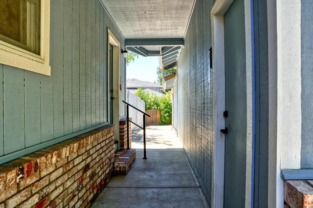 10012 Plaza De Oro Dr, Oakdale, CA 95361
