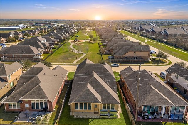 1610 Golden Taylor Drive, Pearland, TX 77581