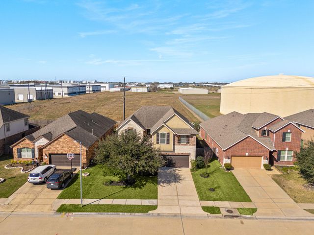 1610 Golden Taylor Drive, Pearland, TX 77581