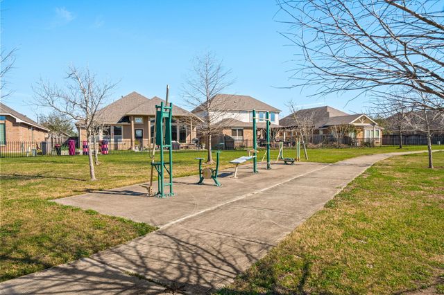 1610 Golden Taylor Drive, Pearland, TX 77581