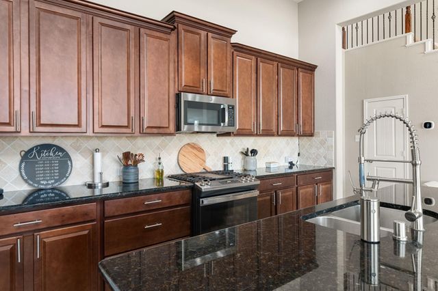 1610 Golden Taylor Drive, Pearland, TX 77581