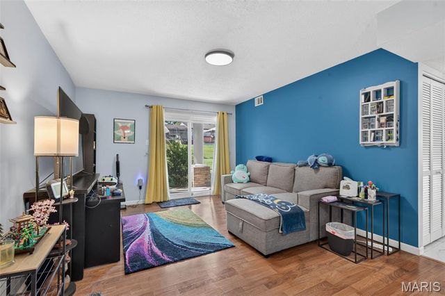 2542 Creve Coeur Mill Road 1, Maryland Heights, MO 63043
