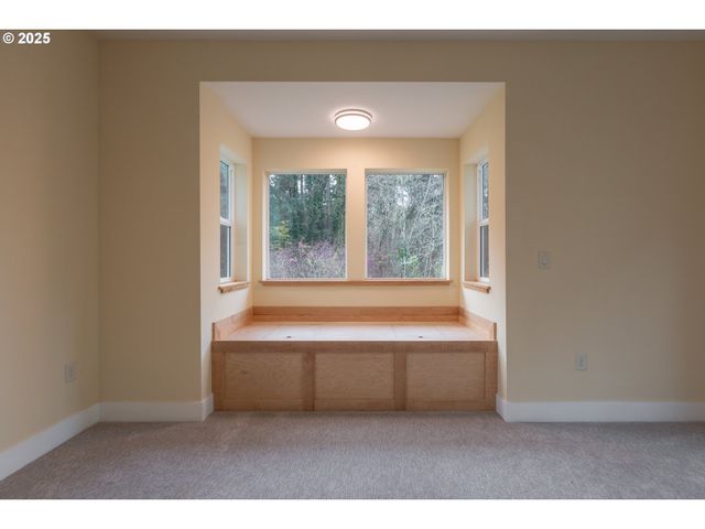 15427 Se River Rd, Oak Grove, OR 97267