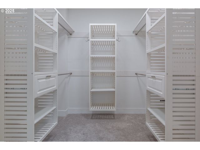 15427 Se River Rd, Oak Grove, OR 97267