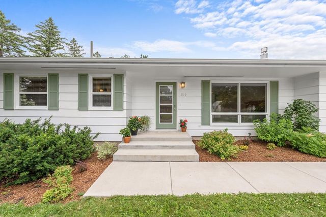 516 Gray Street, Hudson, WI 54016