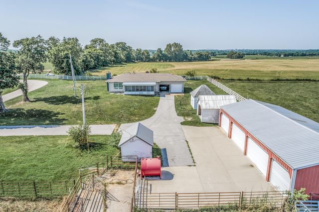 4697 North Farm Road 175, Springfield, MO 65803
