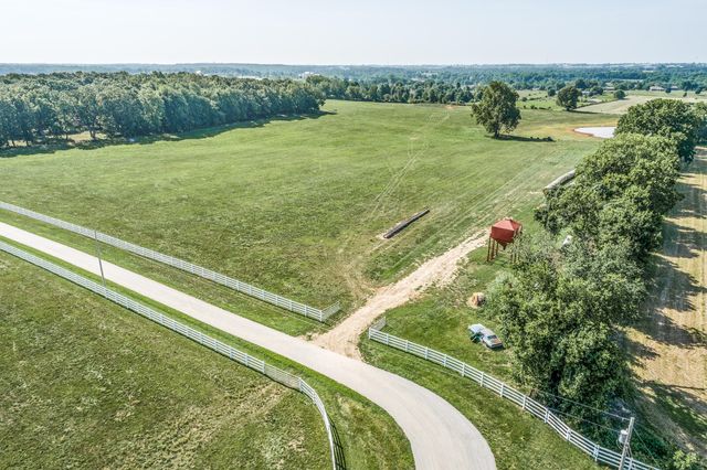 4697 North Farm Road 175, Springfield, MO 65803