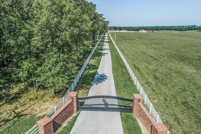 4697 North Farm Road 175, Springfield, MO 65803