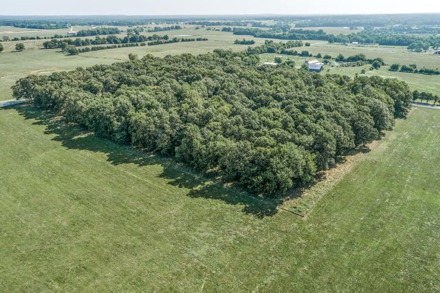 4697 North Farm Road 175, Springfield, MO 65803
