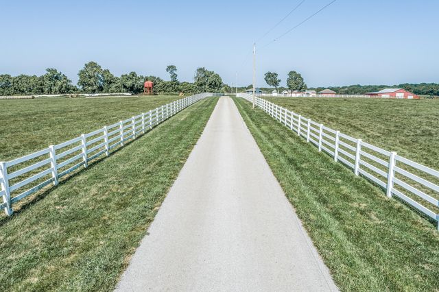 4697 North Farm Road 175, Springfield, MO 65803