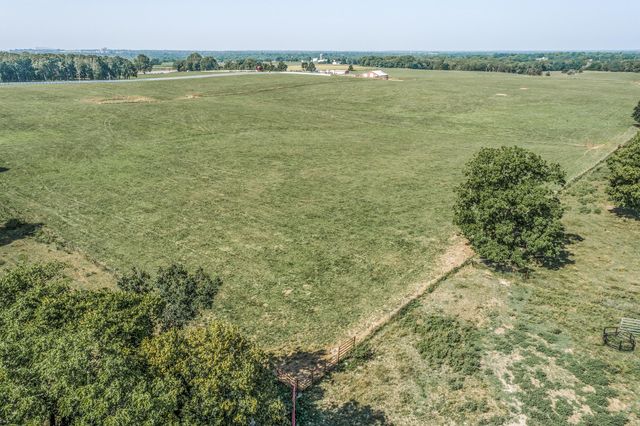 4697 North Farm Road 175, Springfield, MO 65803