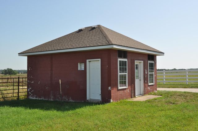 4697 North Farm Road 175, Springfield, MO 65803