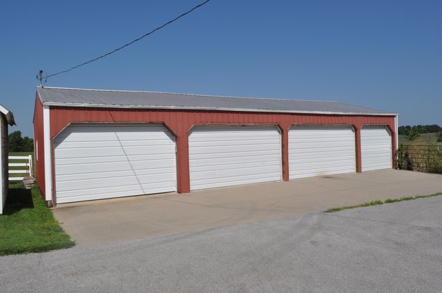 4697 North Farm Road 175, Springfield, MO 65803