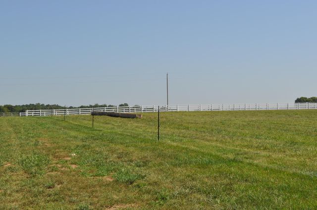 4697 North Farm Road 175, Springfield, MO 65803