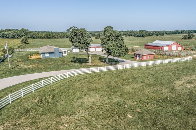 4697 North Farm Road 175, Springfield, MO 65803