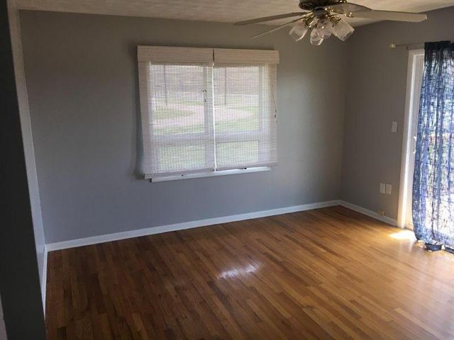 4697 North Farm Road 175, Springfield, MO 65803