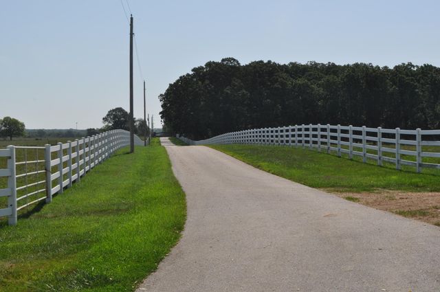 4697 North Farm Road 175, Springfield, MO 65803