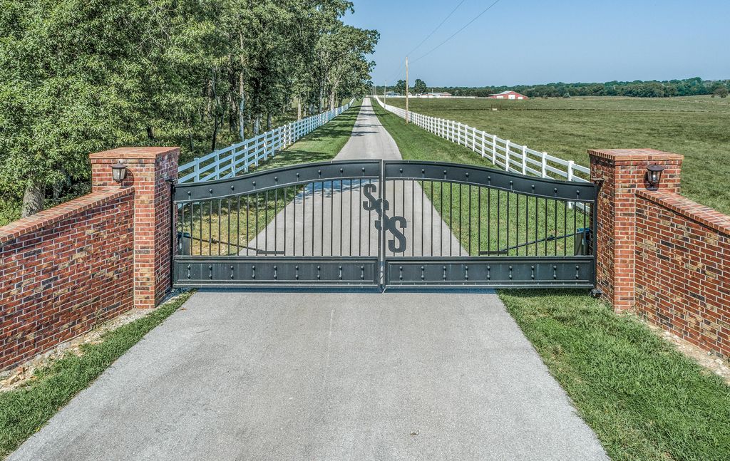 4697 North Farm Road 175, Springfield, MO 65803