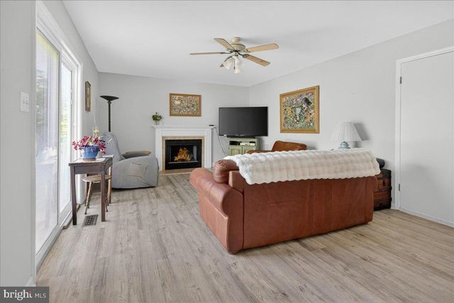 33 KLEIN DR, Bordentown, NJ 08620
