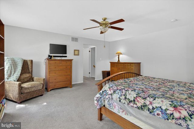 33 KLEIN DR, Bordentown, NJ 08620