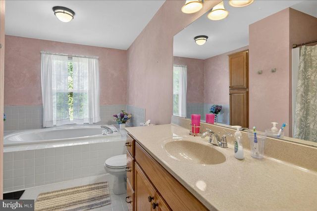 33 KLEIN DR, Bordentown, NJ 08620
