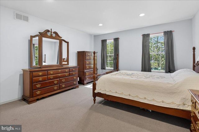 33 KLEIN DR, Bordentown, NJ 08620